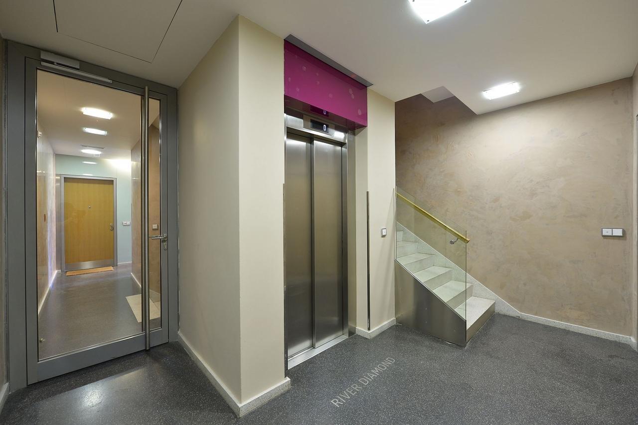 Luxury Apartment River Diamond Residence プラハ エクステリア 写真